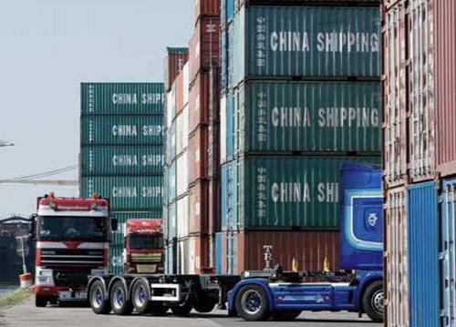 海運(yùn)瘋漲 出口貿(mào)易回升集裝箱短缺